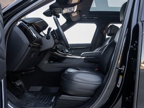 Used 2024 Land Rover Range Rover Sport Dynamic SE image 17