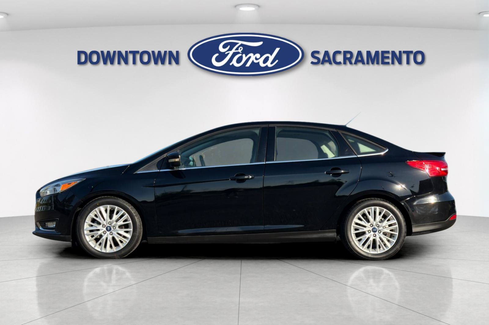 Used 2018 Ford Focus Titanium FWD image 2