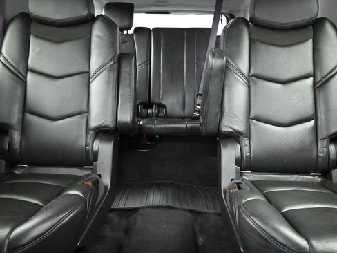 Used 2017 Cadillac Escalade ESV Luxury image 33