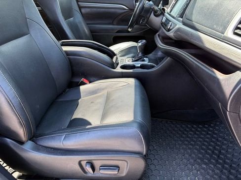 Used 2018 Toyota Highlander Limited AWD/4WD image 21