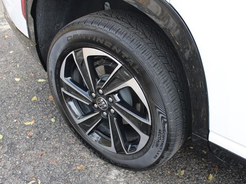 Certified 2025 Buick Enclave Sport Touring w/ Power Package image 35