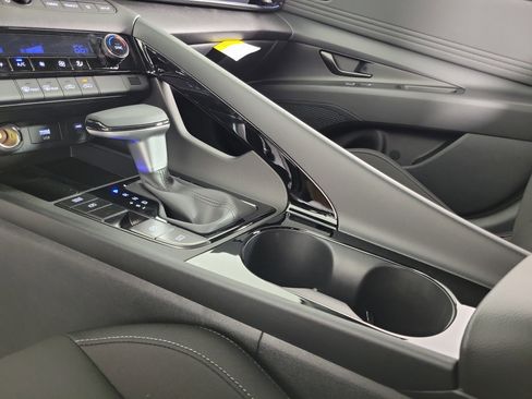 New 2025 Hyundai Elantra SEL image 19