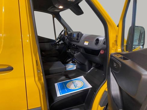 Used 2021 Mercedes-Benz Sprinter 2500 image 19