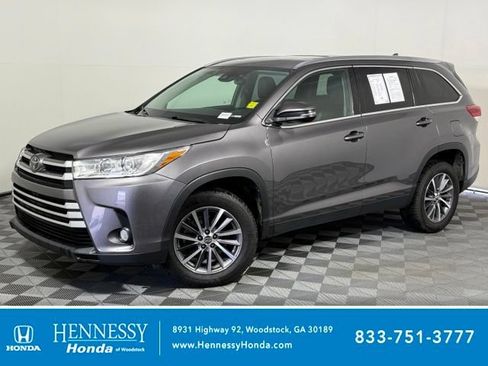 Used 2019 Toyota Highlander XLE FWD image 1