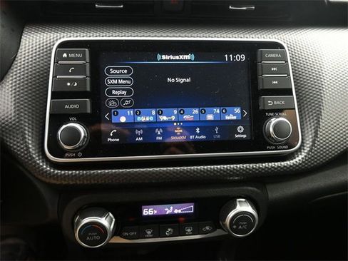 Used 2019 Nissan Kicks SV image 11