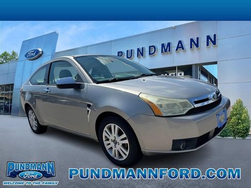 Used 2008 Ford Focus SE FWD image 1