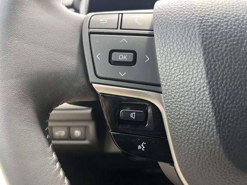 Used 2025 Toyota Camry SE w/ Convenience Package FWD image 23