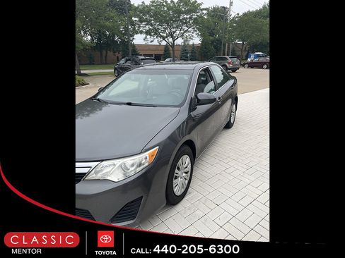 Used 2012 Toyota Camry LE FWD image 2