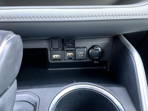 Used 2021 Toyota Highlander XLE image 29