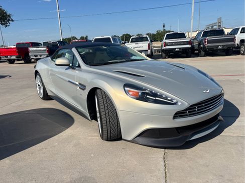Used 2016 Aston Martin Vanquish Volante RWD image 2