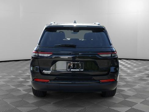 Used 2023 Jeep Grand Cherokee Limited w/ Black Appearance Package AWD/4WD image 6