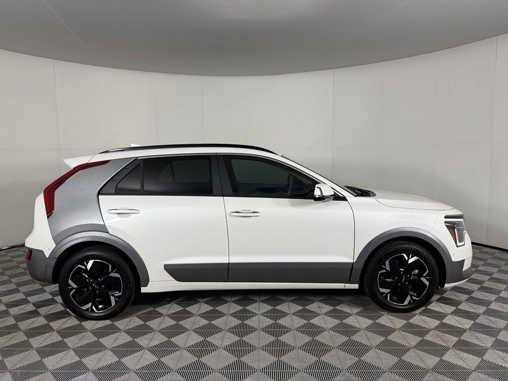 Used 2023 Kia Niro Wave FWD image 6