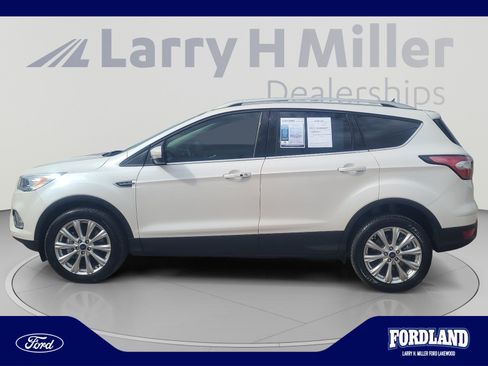 Used 2017 Ford Escape Titanium w/ Equipment Group 301A AWD/4WD image 2