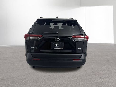 Used 2021 Toyota RAV4 XLE AWD/4WD image 31