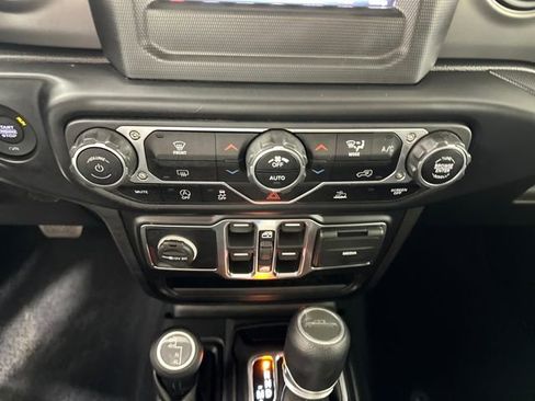 Used 2022 Jeep Gladiator Sport image 22