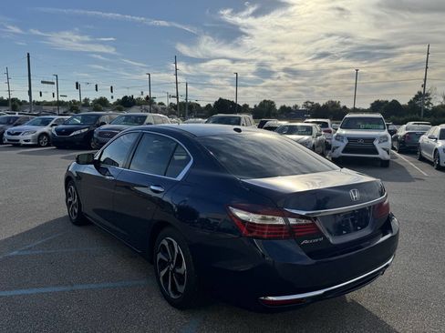 Used 2017 Honda Accord EX-L image 9
