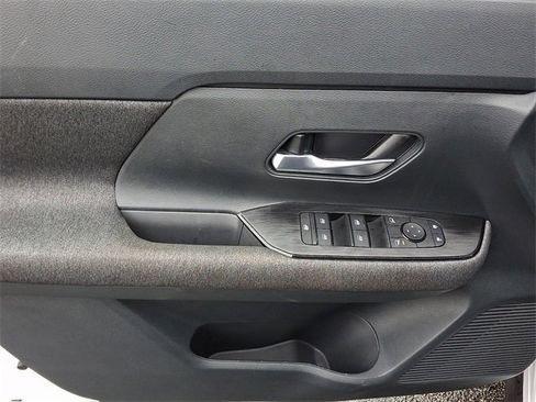 Used 2025 Nissan Kicks SV image 12