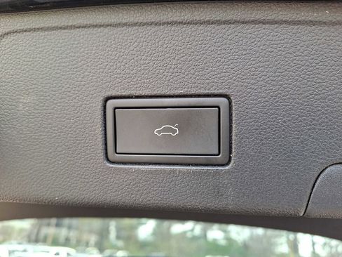 Used 2022 Volkswagen Atlas Cross Sport SE w/ Panoramic Sunroof Package image 28