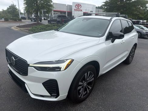 Used 2024 Volvo XC60 B5 Core AWD/4WD image 2