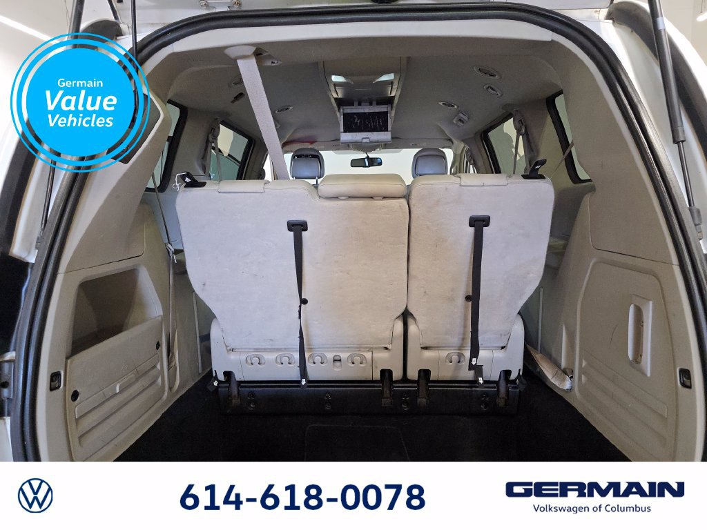 Used 2014 Chrysler Town & Country Touring FWD image 18