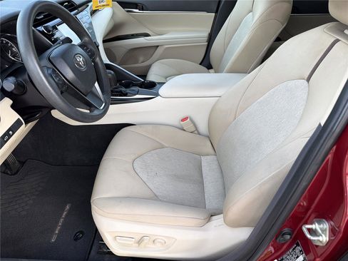 Used 2018 Toyota Camry LE FWD image 8