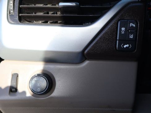 Used 2015 Chevrolet Suburban LTZ image 16