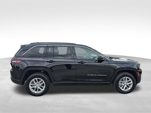 Used 2025 Jeep Grand Cherokee Laredo X w/ Trailer Tow Package AWD/4WD image 2