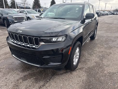 Certified 2023 Jeep Grand Cherokee Laredo image 2
