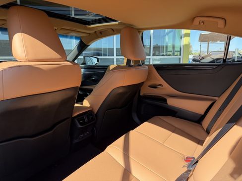 Used 2024 Lexus ES 350 w/ Accessory Package (Z2) image 30