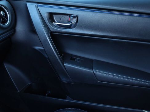 Used 2017 Toyota Corolla SE image 11