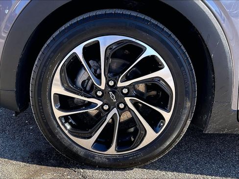 Used 2023 Chevrolet Bolt EUV Premier w/ Sun & Sound Package image 7