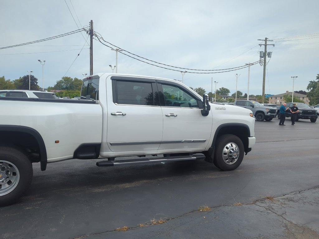 Used 2025 Chevrolet Silverado 3500 High Country w/ High Country Premium Package AWD/4WD image 11