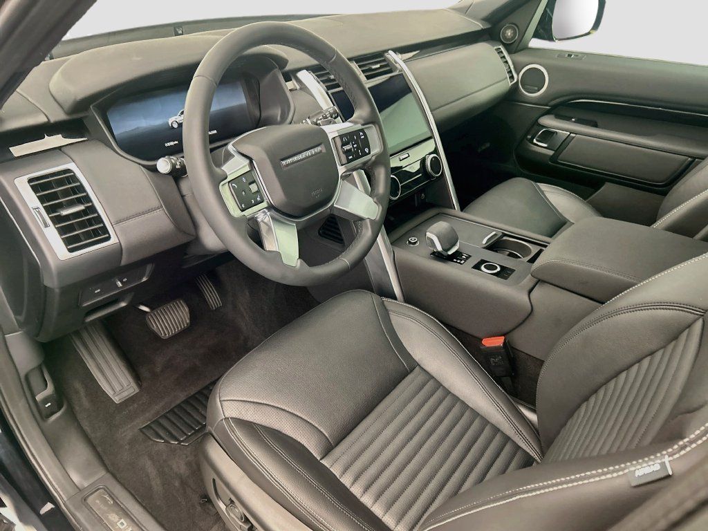 Used 2025 Land Rover Discovery S AWD/4WD image 9