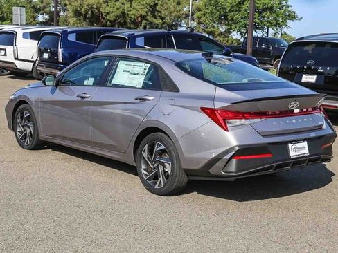 New 2025 Hyundai Elantra SEL FWD image 2