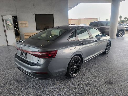 Used 2025 Volkswagen Jetta SE FWD image 5