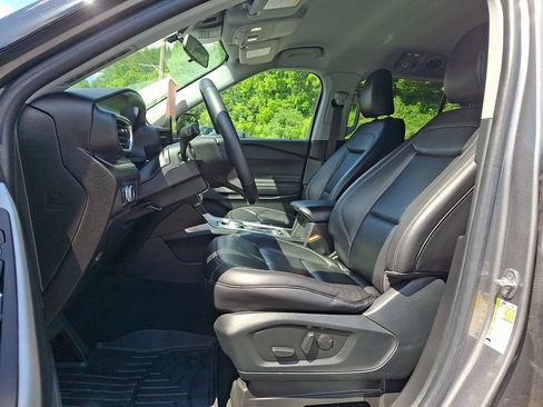 Used 2021 Ford Explorer XLT w/ Equipment Group 202A AWD/4WD image 13