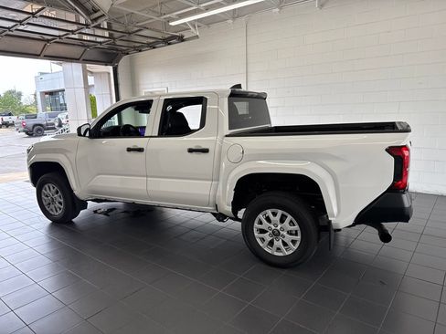 Certified 2024 Toyota Tacoma SR AWD/4WD image 5