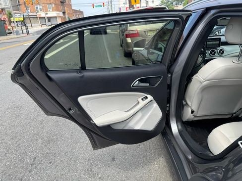 Used 2015 Mercedes-Benz GLA 250 4MATIC image 25