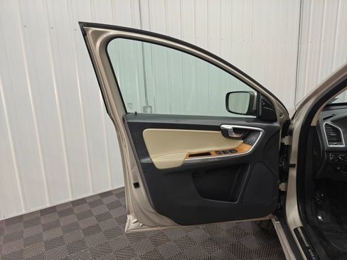 Used 2017 Volvo XC60 T5 Inscription w/ Preferred Option Package image 40