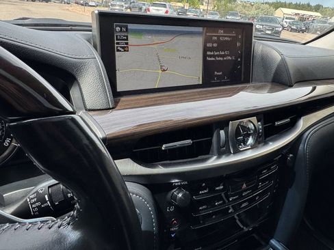 Used 2018 Lexus LX 570 4WD image 22