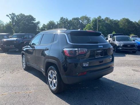 Used 2025 Jeep Compass Latitude w/ Sun & Sound Group AWD/4WD image 6