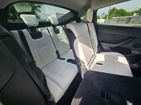 Used 2024 Tesla Model Y Long Range AWD/4WD image 61