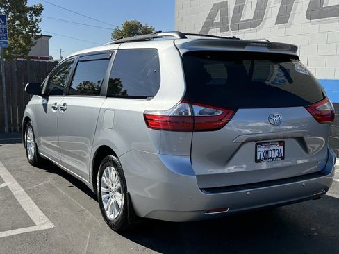 Used 2017 Toyota Sienna image 4