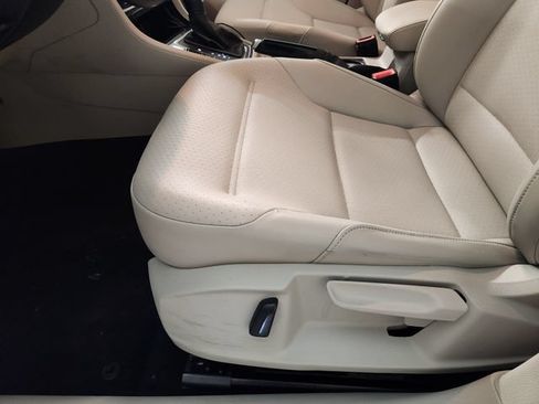 Used 2019 Volkswagen Golf S FWD image 24