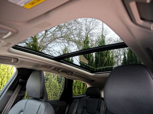 Used 2025 Volvo XC60 B5 Plus image 28