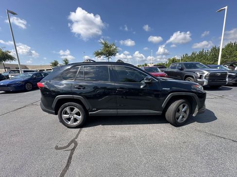 Used 2021 Toyota RAV4 XLE Premium AWD/4WD image 5