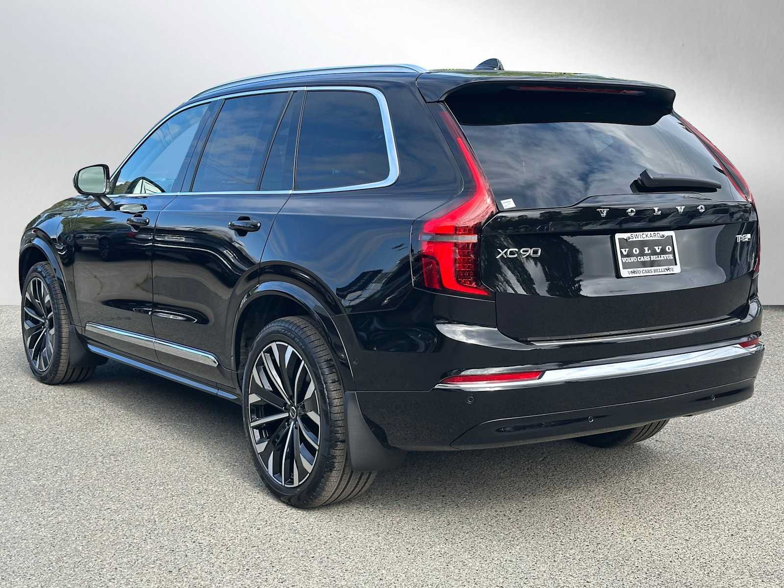New 2026 Volvo XC90 T8 Plus w/ Protection Package AWD/4WD image 5