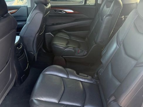 Used 2017 Cadillac Escalade ESV Luxury image 17