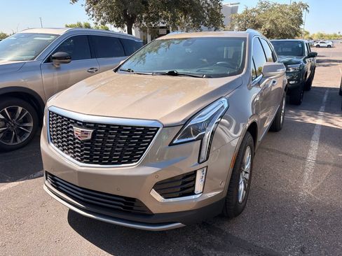 Used 2023 Cadillac XT5 Premium Luxury w/ Technology Package FWD image 2