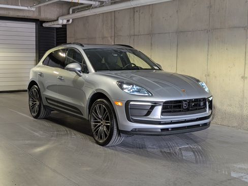 Certified 2026 Porsche Macan AWD/4WD image 11